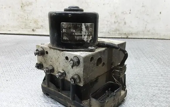 Skoda Octavia Mk1 (1U) ABS Pump 1J0907379AG