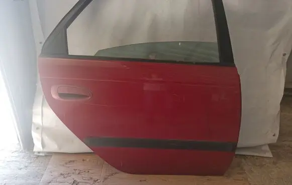 Toyota Avensis T220 Rear door
