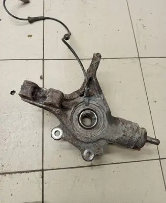 Peugeot 5008 Front wheel hub spindle knuckle