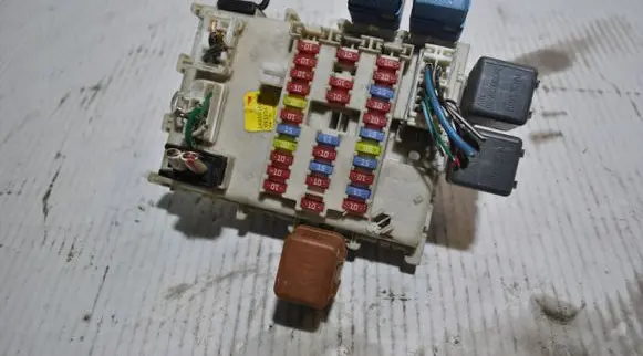 Nissan Primera Fuse box set 24350AV700