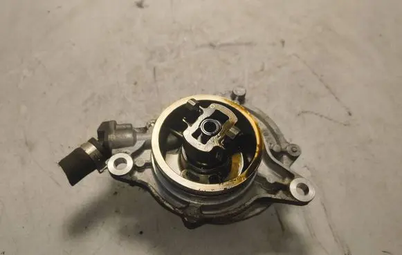 BMW X5 E70 Vacuum pump 700437012 7791232 07T2630004