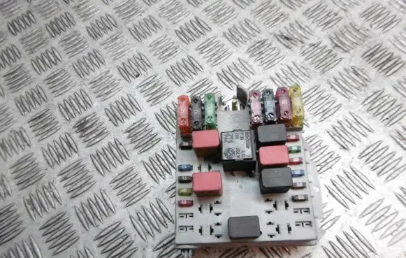 Fiat Punto (188) Fuse box cover 46763648