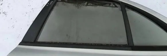 KIA Sorento Rear door window glass