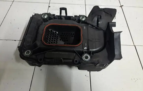 Volkswagen Jetta V Air filter box 03C145650A 3981030969