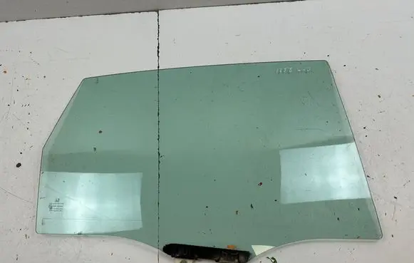 Honda CR-V Rear door window glass 