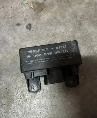 Mercedes-Benz Sprinter W906 Glow plug pre-heat relay 0005453516