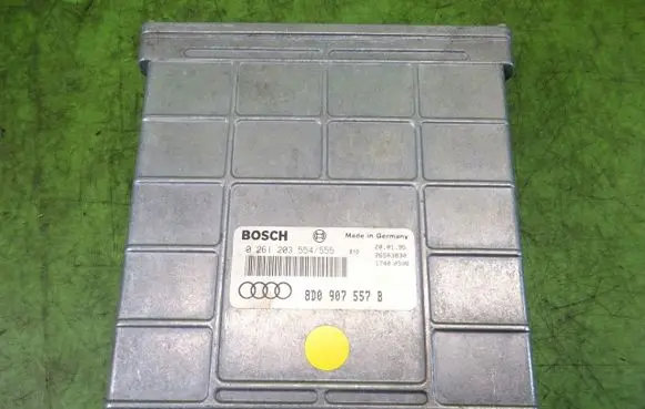 Audi A4 S4 B5 8D Engine control unit/module ECU 8D0907557B