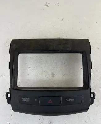 Radio/GPS head unit trim