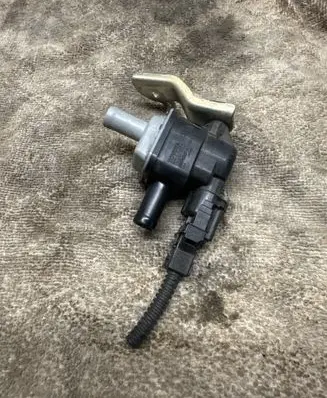 Toyota RAV 4 (XA50) Vacuum valve 9091012279 1362007110