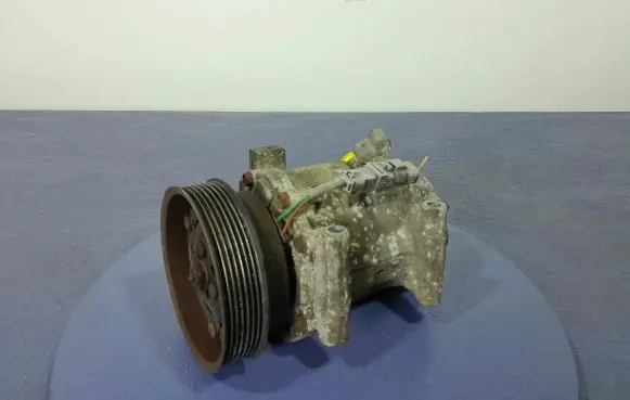 Renault Clio III Air conditioning (A/C) compressor (pump)