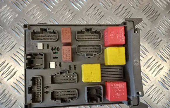 Renault Espace - Grand espace IV Fuse module 8200004201E 8200283817