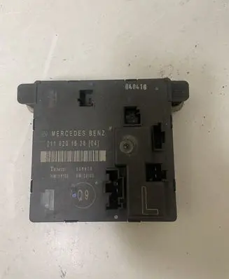 Mercedes-Benz E W211 Door control unit/module 2118201526