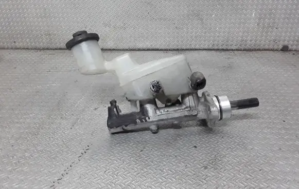 Toyota RAV 4 (XA20) Master brake cylinder