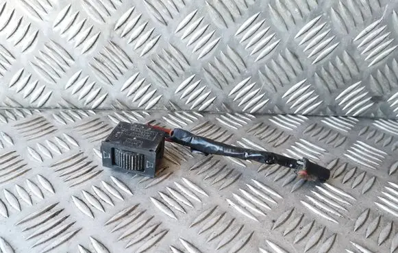Volkswagen PASSAT B2 Sound control switch 867035543