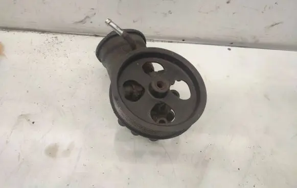 Toyota Avensis T250 Power steering pump
