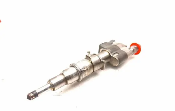 BMW 1 E82 E88 Fuel injector 7589048 758904808