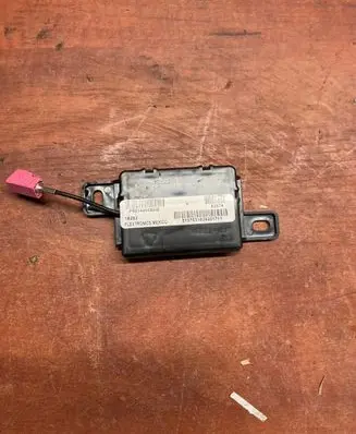Dodge VAN RAM Aerial antenna amplifier P68144668AB 18292 519753189217111