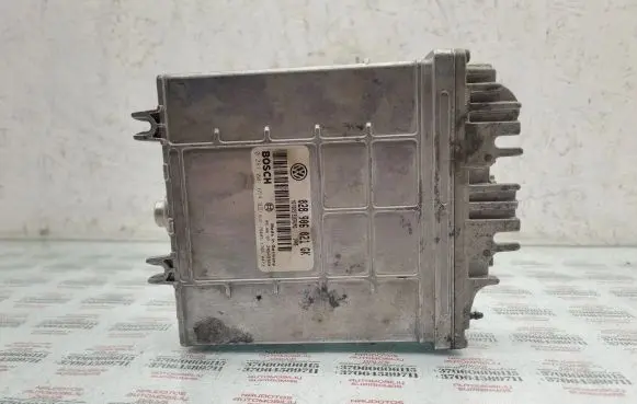 Volkswagen PASSAT B5 Engine control unit/module 028906021GK