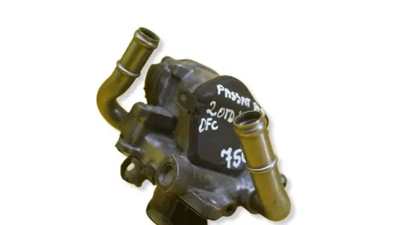 Volkswagen PASSAT B8 Oil filter mounting bracket 04L131150