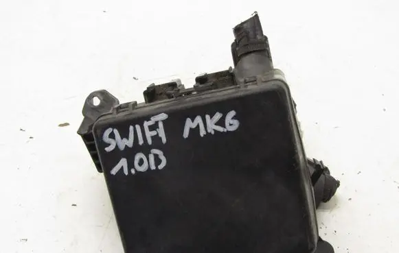 Suzuki Swift III Fuse box set 
