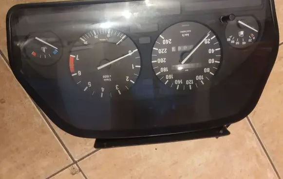 BMW 5 E34 Speedometer (instrument cluster) 9220300710 13841192