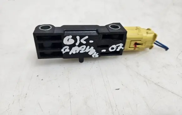 Mitsubishi Grandis Airbag deployment crash/impact sensor 8651A015