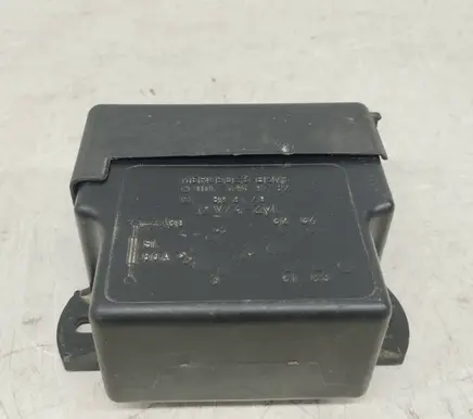Mercedes-Benz E W124 Glow plug pre-heat relay 0015459732 A0015459732