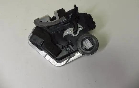 Loading door lock