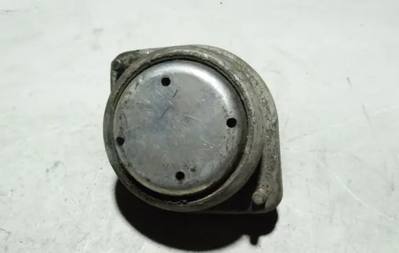 BMW 7 E38 Engine mount bracket 3618255
