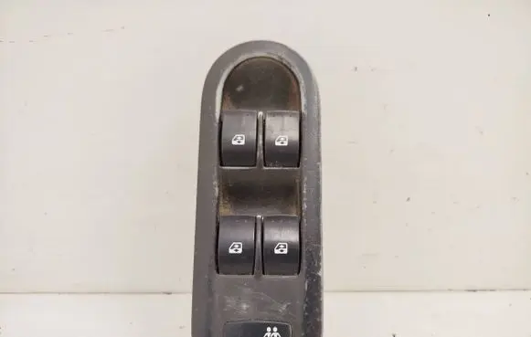 Renault Megane II Electric window control switch 156018070