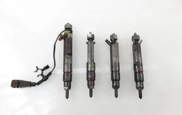 Volkswagen Golf IV Fuel injectors set 028130201T 028130201S