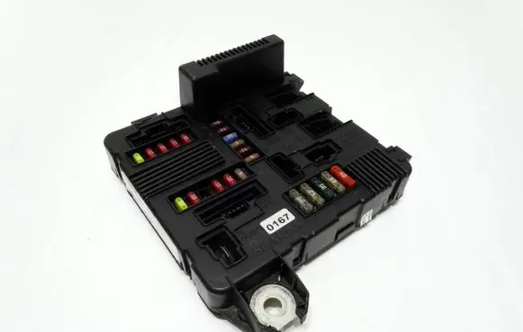 Renault Scenic II - Grand scenic II Fuse module 8200306032C 05325 S118399200F