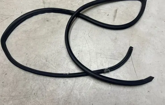 Toyota Corolla Verso AR10 Front door rubber seal