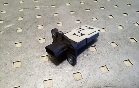Renault Kadjar Mass air flow meter 226807131R H8201267959 5WK98504