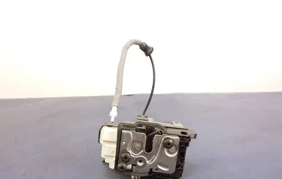 Volvo XC60 Front door lock 31349894