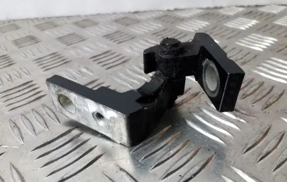 Volkswagen Touran II Rear door upper hinge