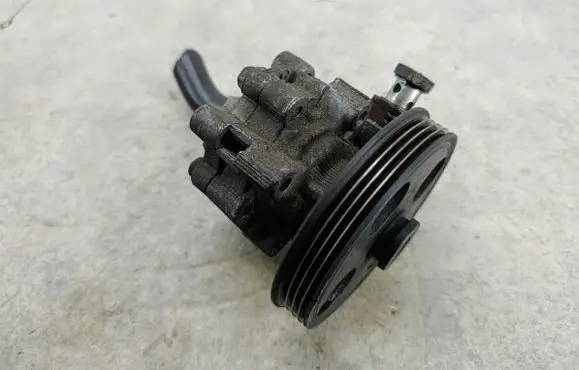 Opel Insignia A Power steering pump 55564138