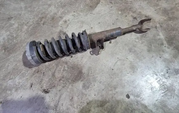 Front shock absorber with coil spring