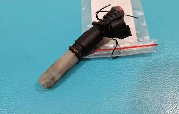 Renault Fluence Fuel injector 166008992R IMPRK1365279