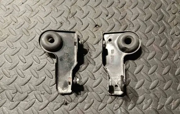 Maserati Quattroporte Radiator mount bracket 670003525 673008000 B430C3
