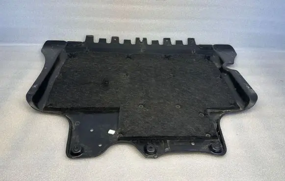 Volkswagen Tiguan Engine splash shield/under tray 5QF825236A