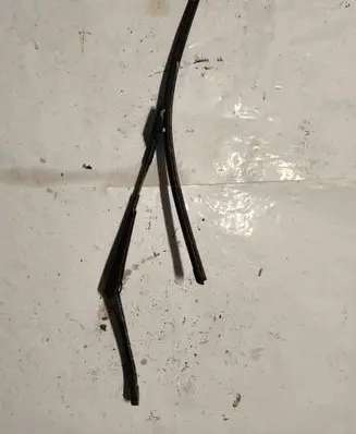 Mercedes-Benz E W212 Front wiper blade arm 3412