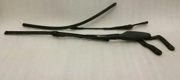 Mercedes-Benz E AMG W211 Front wiper blade arm A2118200444