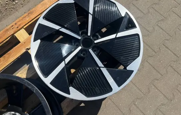 Audi Q4 e-tron R21 alloy rim 89A601025S