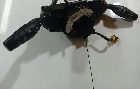 Wiper turn signal indicator stalk/switch