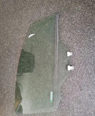 Nissan Leaf I (ZE0) Front door window glass four-door