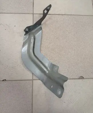 Volkswagen Atlas Fender mounting bracket 3CN821135A 3CN821135