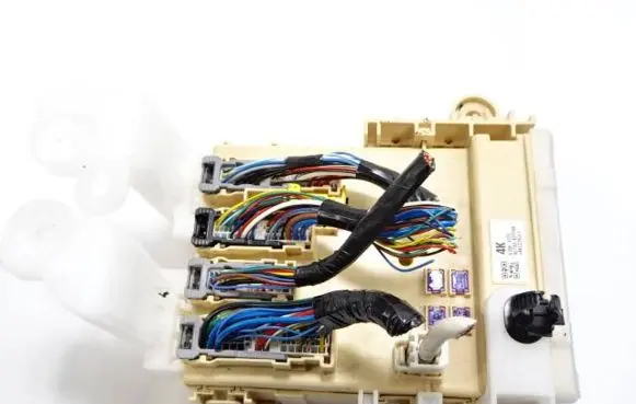 Toyota RAV 4 (XA40) Fuse module 8922142130 2380003162