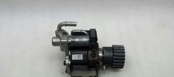 Audi A3 S3 8P Fuel injection high pressure pump 03L130755AN