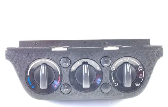 Suzuki Swift I Interior fan control switch 